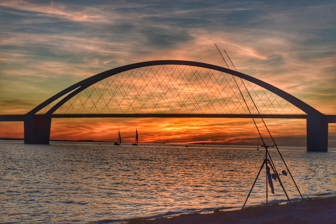 Brücke mit Sonnenuntergang